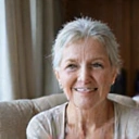 Porträt einer lächelnden älteren Frau namens Helga K.